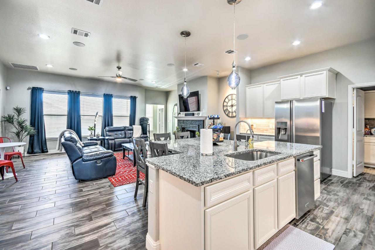 Modern Amarillo House With Fire Pit And Hot Tub! Villa Soncy Exterior photo
