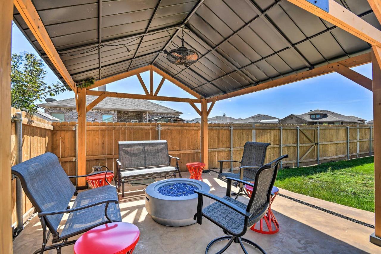 Modern Amarillo House With Fire Pit And Hot Tub! Villa Soncy Exterior photo