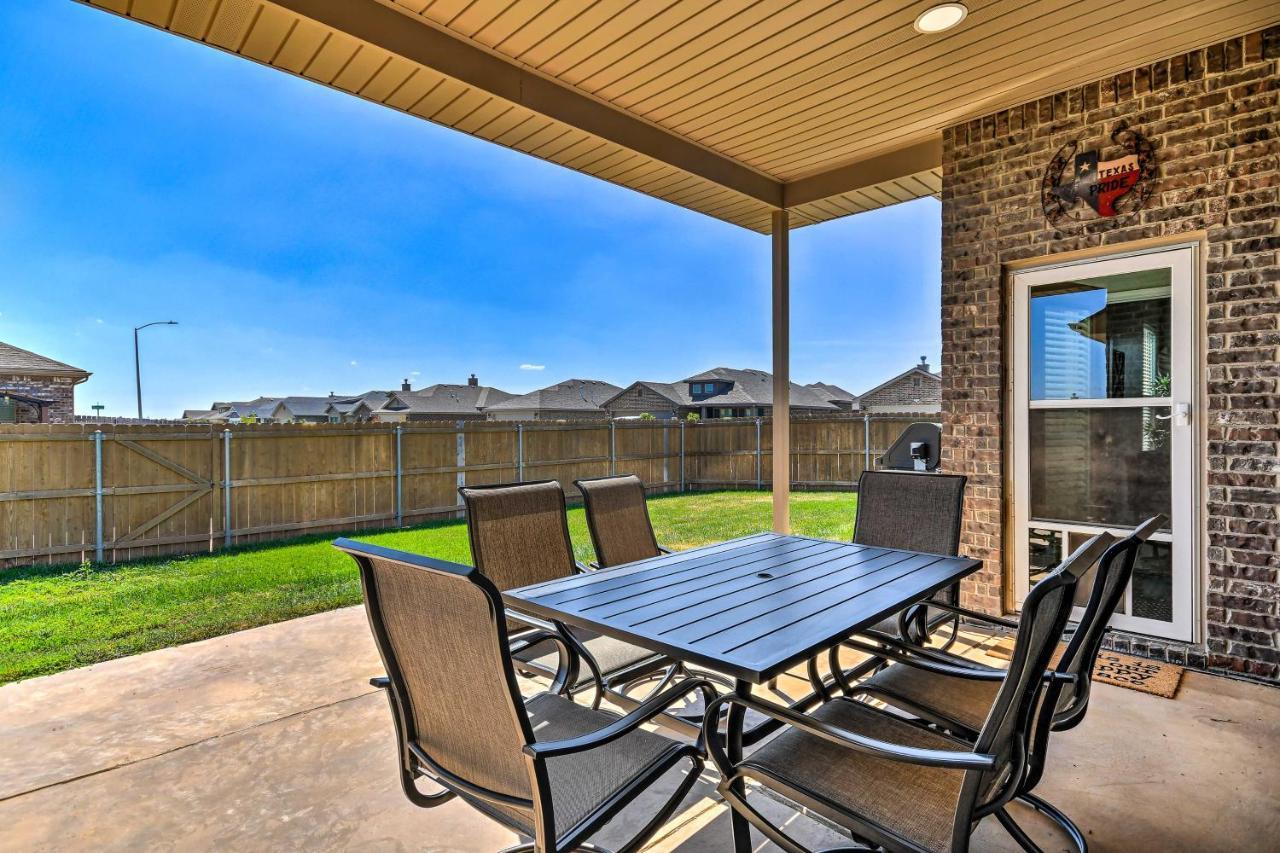 Modern Amarillo House With Fire Pit And Hot Tub! Villa Soncy Exterior photo