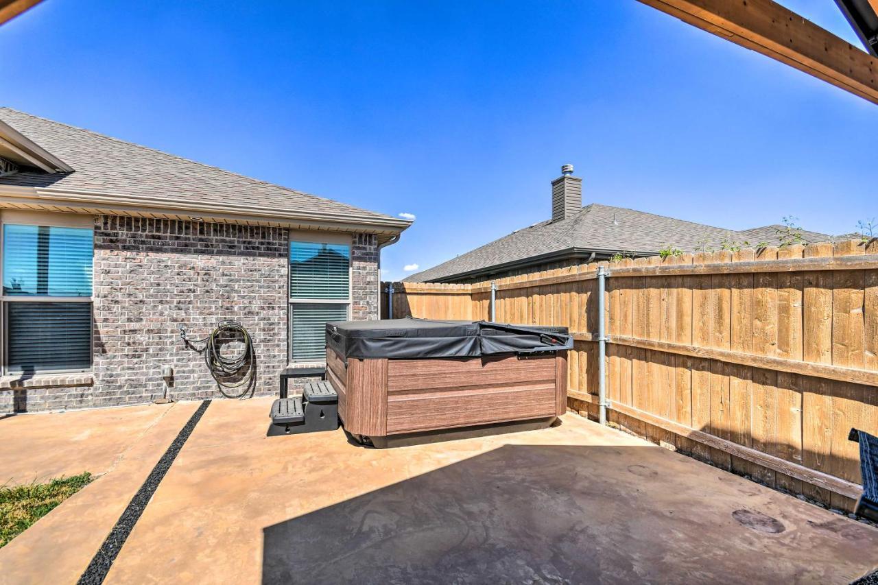 Modern Amarillo House With Fire Pit And Hot Tub! Villa Soncy Exterior photo